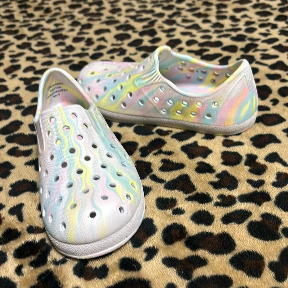Cat & Jack Toddler Girl Size 9 Waterproof Tye Dye Slip On Water Shoes